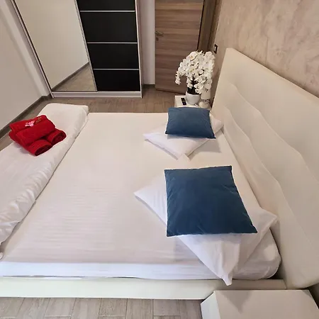 Daire Luxury Large Family - Piscina Plaja Alezzi *