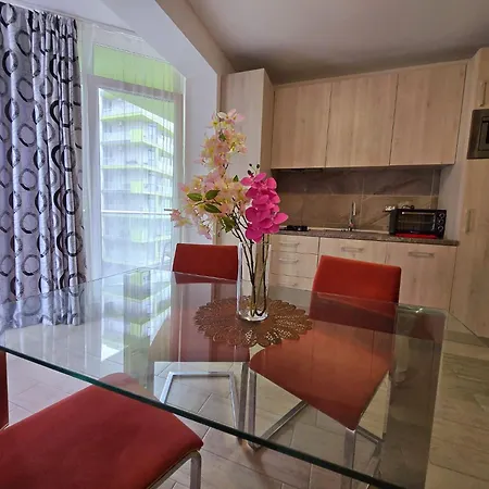 Luxury Large Family - Piscina Plaja Alezzi Daire