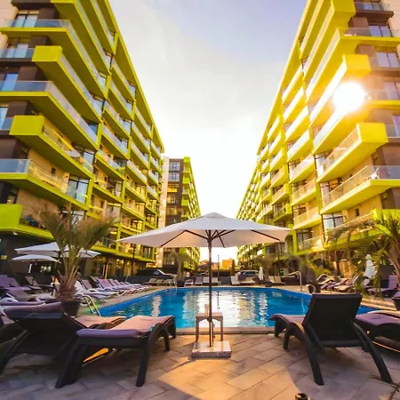 Luxury Large Family - Piscina Plaja Alezzi Daire *
